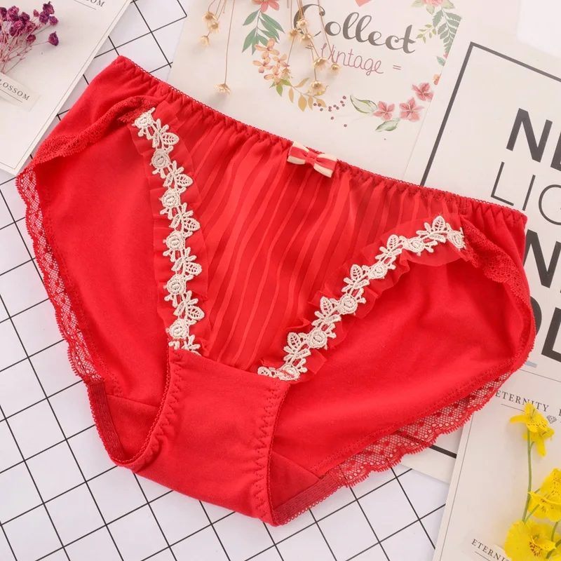 High Quality Cotton Soft Women Underwear Middle Waist Seamless Girl Panties Lace Flower Cute Lovely Sweety Exquisite Underpants