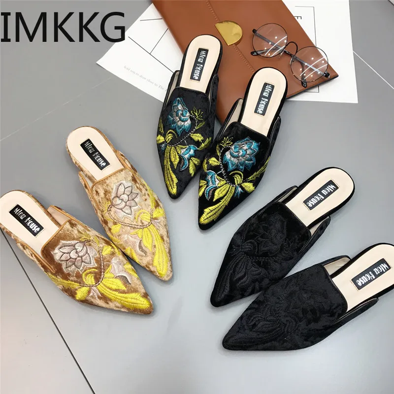 

2019 gold velvet mules shoes women embroidery flower slippers pointed toe flock moccasins embroider floral loafers flats F90107