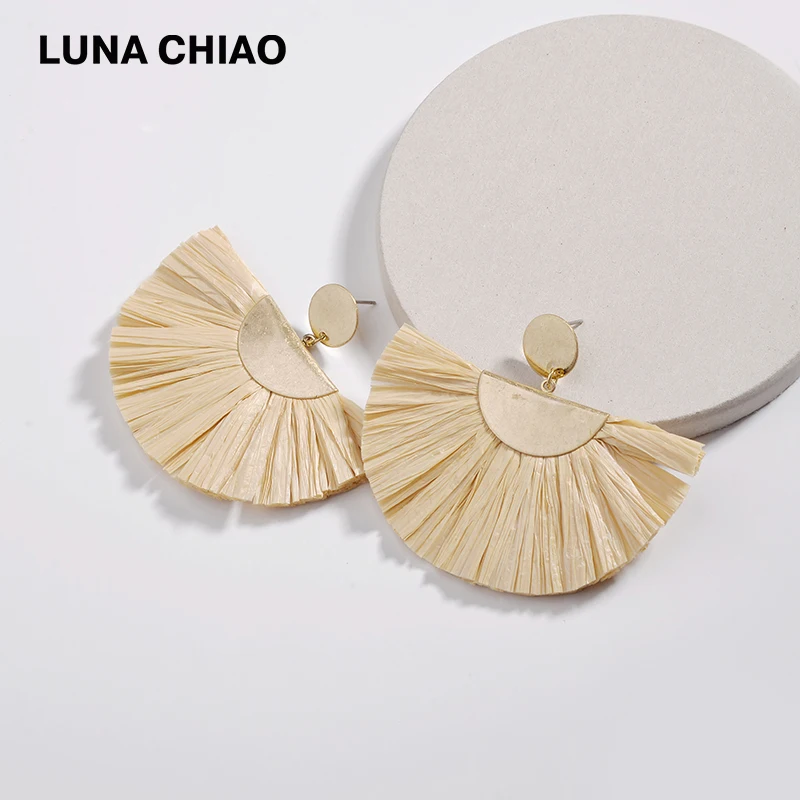 

LUNA CHIAO 2018 Trendy Popular Raffia Grass Tassel Fringed Fan Shape Statement Earrings for Women