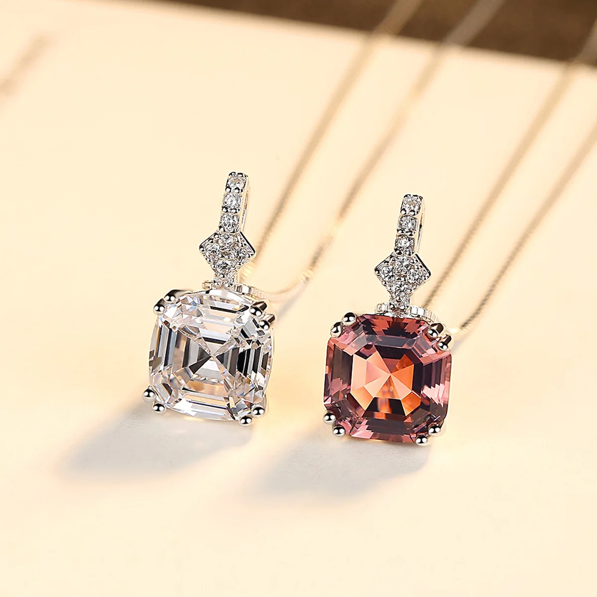 

S925 Sterling Silver Necklace with Morgan Stone Box with High-end Fashion Accessories