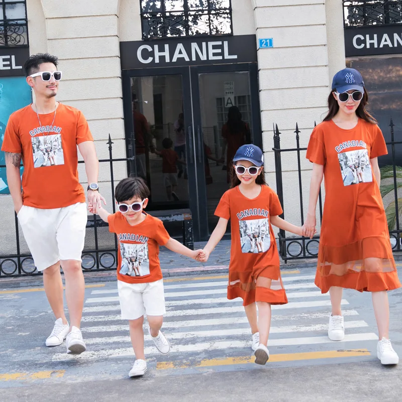 

Father Mother and Son Matching Clothes Big Sister Dress Little Brother Clothing Shirts Mommy and Me Clothes Cotton Outfits