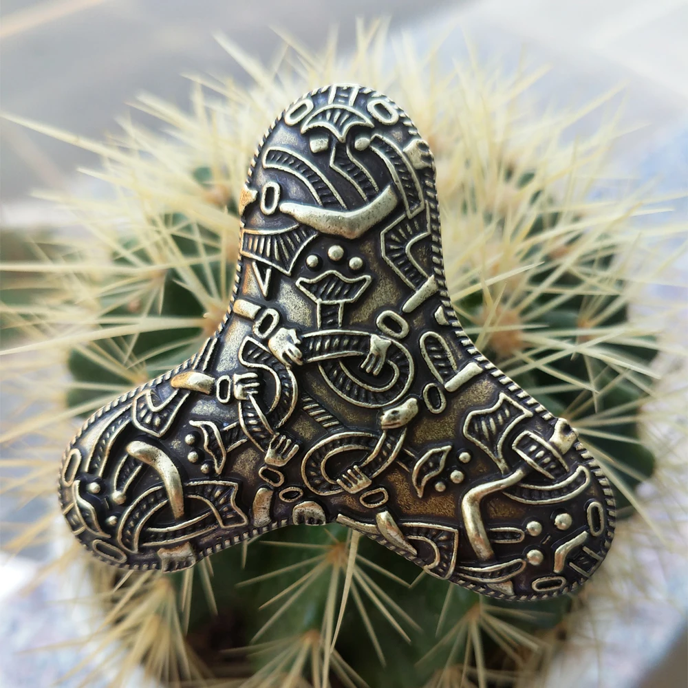 

Langhong 1pcs Viking Brooch for Women Sweden Scandinavian Raven Brooch jewelry Talisman