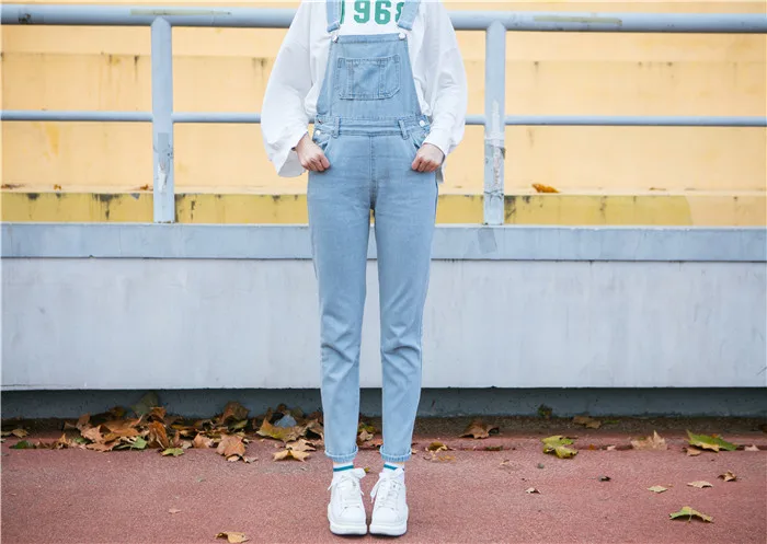 Autumn and winter Korean women's high waist row buckle show thin light color loose nine points jeans suspenders small feet suspender (11)