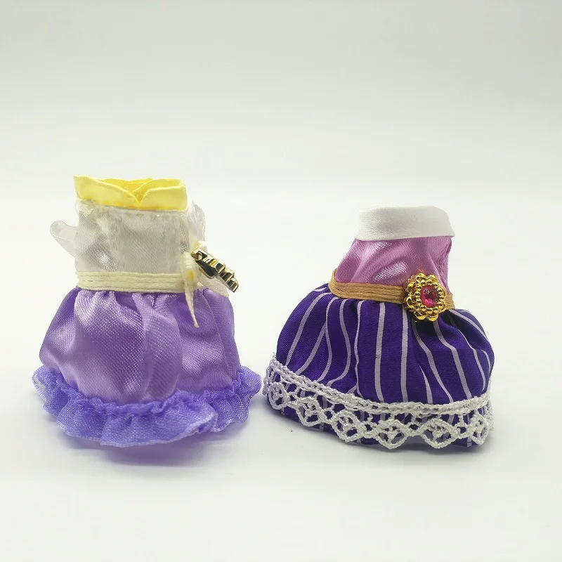 

2pcs/set skirt Original Sylvanian Family figures skirt action Figures Anime Cartoon doll, Toys Child Toys gift