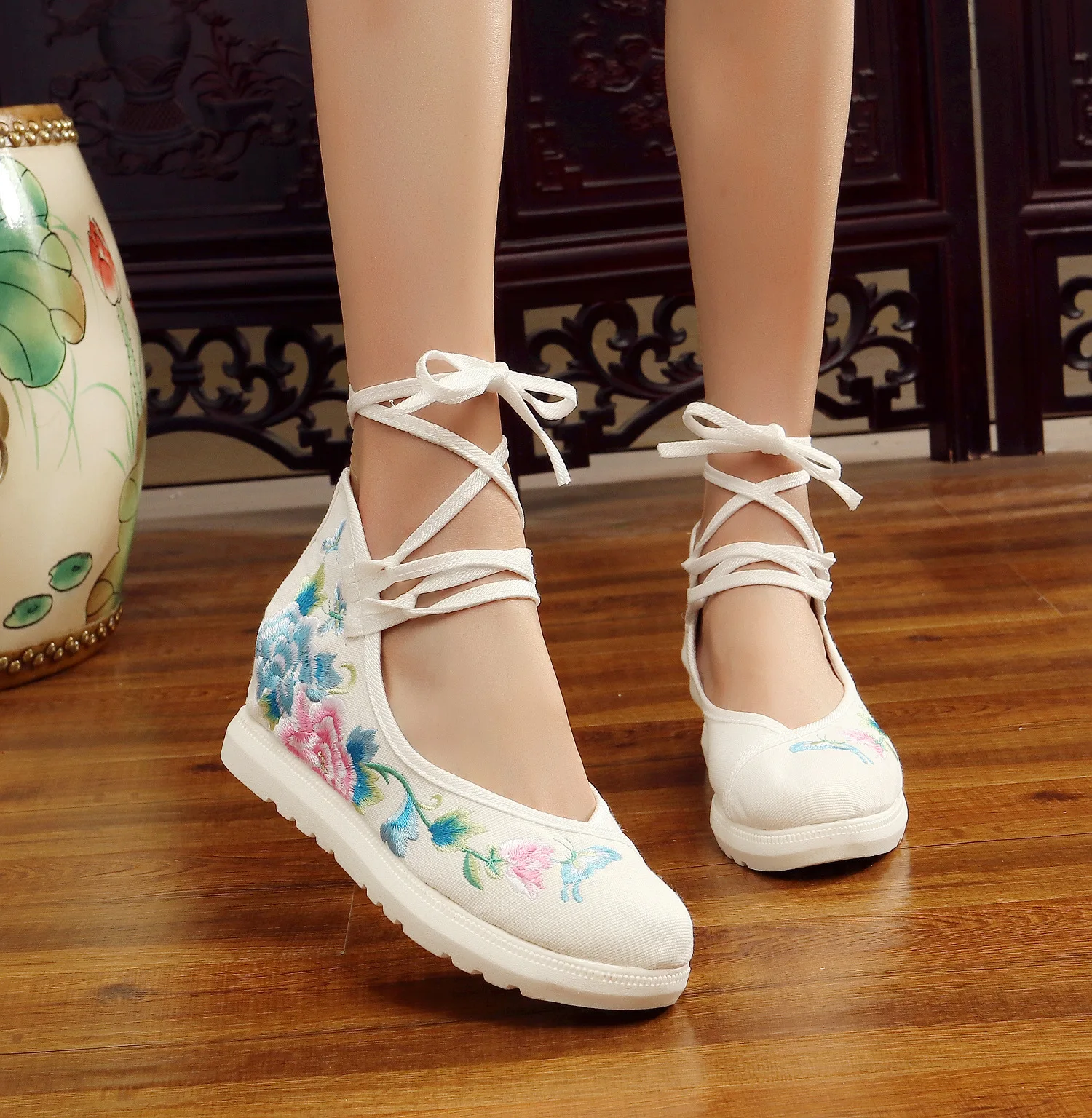 Traditional Chinese Style Shoes increasing elevator inside Embroidery