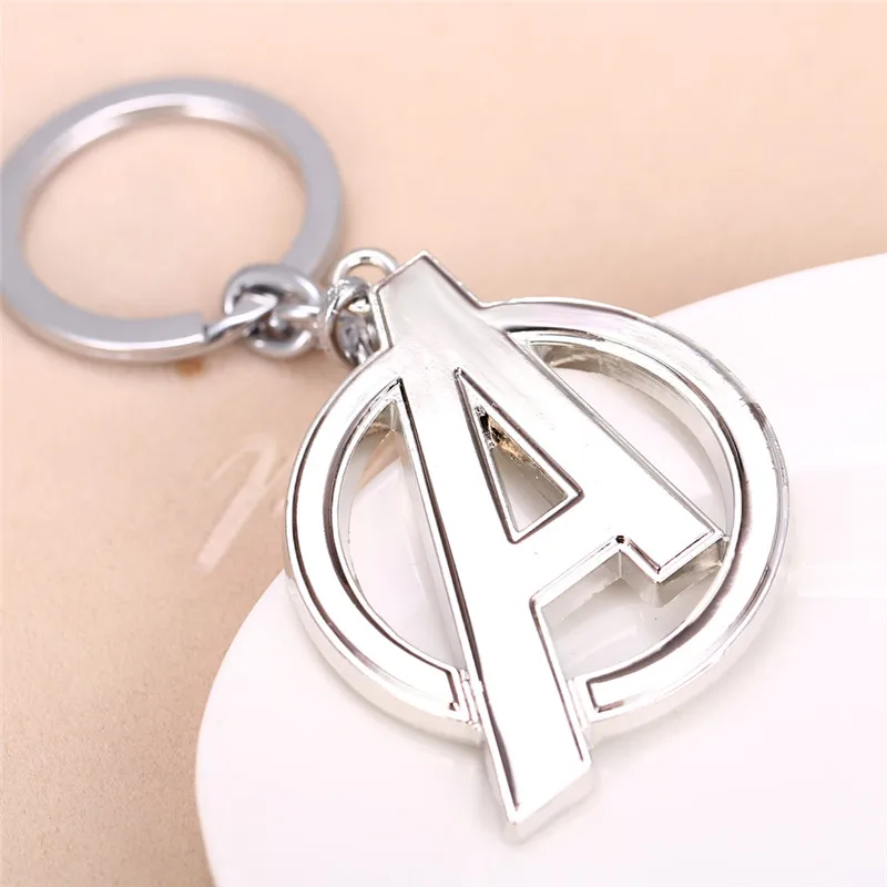 LLavero de superhéroe de estilo mixto, llavero de Los Vengadores, llavero de Metal, llavero de Capitán América, Carta A Infinity War llaveros, recuerdo de hombre