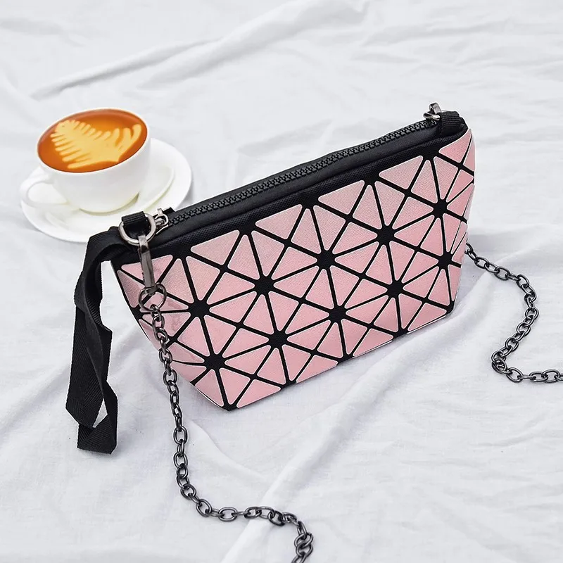 Pearly-pink Новые светящиеся клатчи дамские сумки, Курьерская сумка женская Макияж лазерная сумка сумки геометрические конверты клатч телефон маленькая сумка - Цвет: Pearly-pink