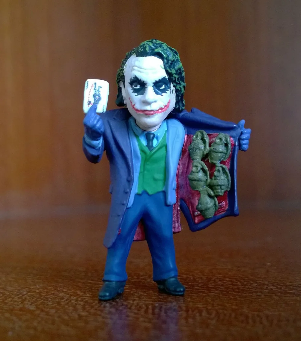 joker heath ledger figure