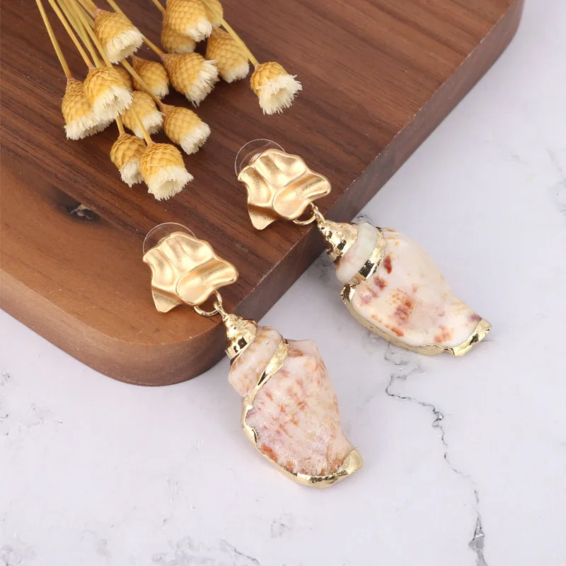 

LEADERBEADS 2019 High Quality Bohemian Natural Ivory Conch Earrings Girl's Holiday Ocean Sea Beach Earring Vintage Shell Jewelry