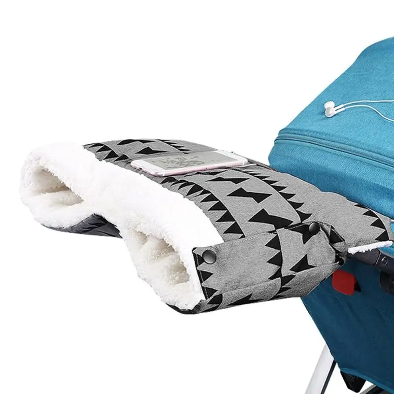 Зимние теплые флисовые прогулочная коляска для малышей рукавицы для прогулок с коляской муфтой с карманом защелка, коляска муфтой