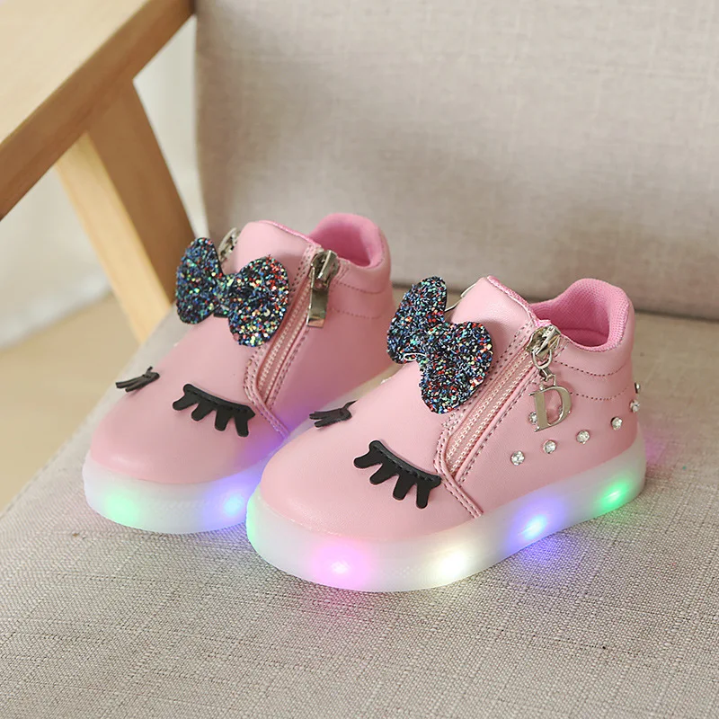 

LED Shoes New Children Shoes Glowing Sneakers Kids Shoes For Girl Luminous Sneaker Soft Bottom Girls Boots Baby Shoese Footwear