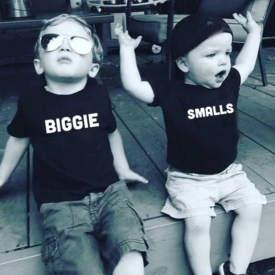Biggie and Smalls/Детские одинаковые футболки для всей семьи Детские футболки для мальчиков и девочек, топы, летние модные футболки с короткими рукавами с изображением братьев и сестер
