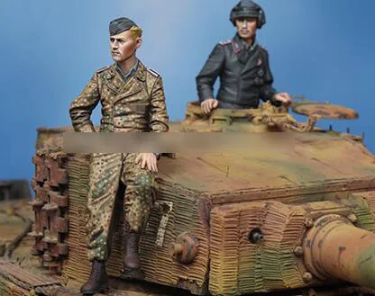 

1/35 Resin Figures German Tankman 2pcs (no include tank)