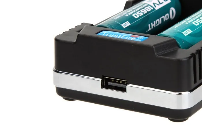 TrustFire TR-011 Digital Intelligent Battery Charger (3).jpg