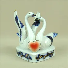 Фарфоровая статуэтка пары лебедь ручная работа керамика любимая скульптура в виде Лебеди синий Дунай декор искусство и ремесло украшения Аксессуары