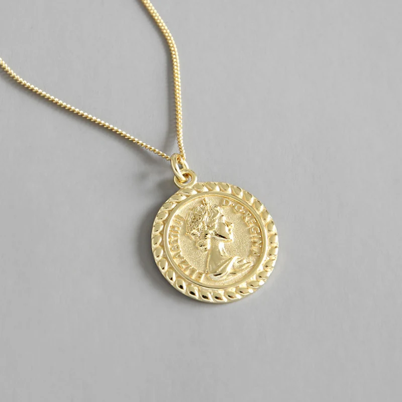 F.I.N.S золотистый гравированный кулон Элиза монета ожерелье 925 пробы серебряные ключицы цепочки с орнаментом Серебро 925 Подарки для женщин