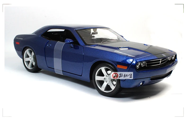 В 1:18 2006 Dodge Challenger имитационная модель статической модели из сплава Автомобильная модель украшения