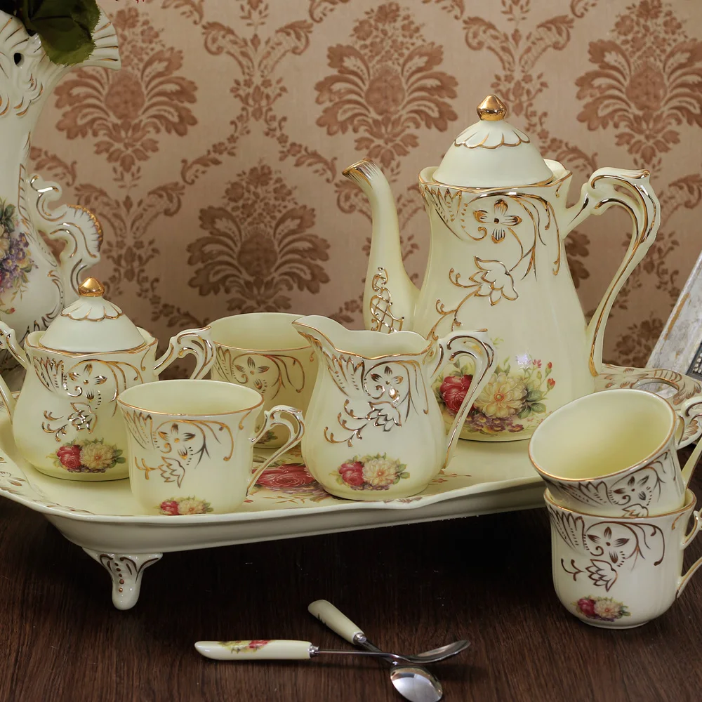 8 PIECES European tea set, coffee cup set, British afternoon tea red