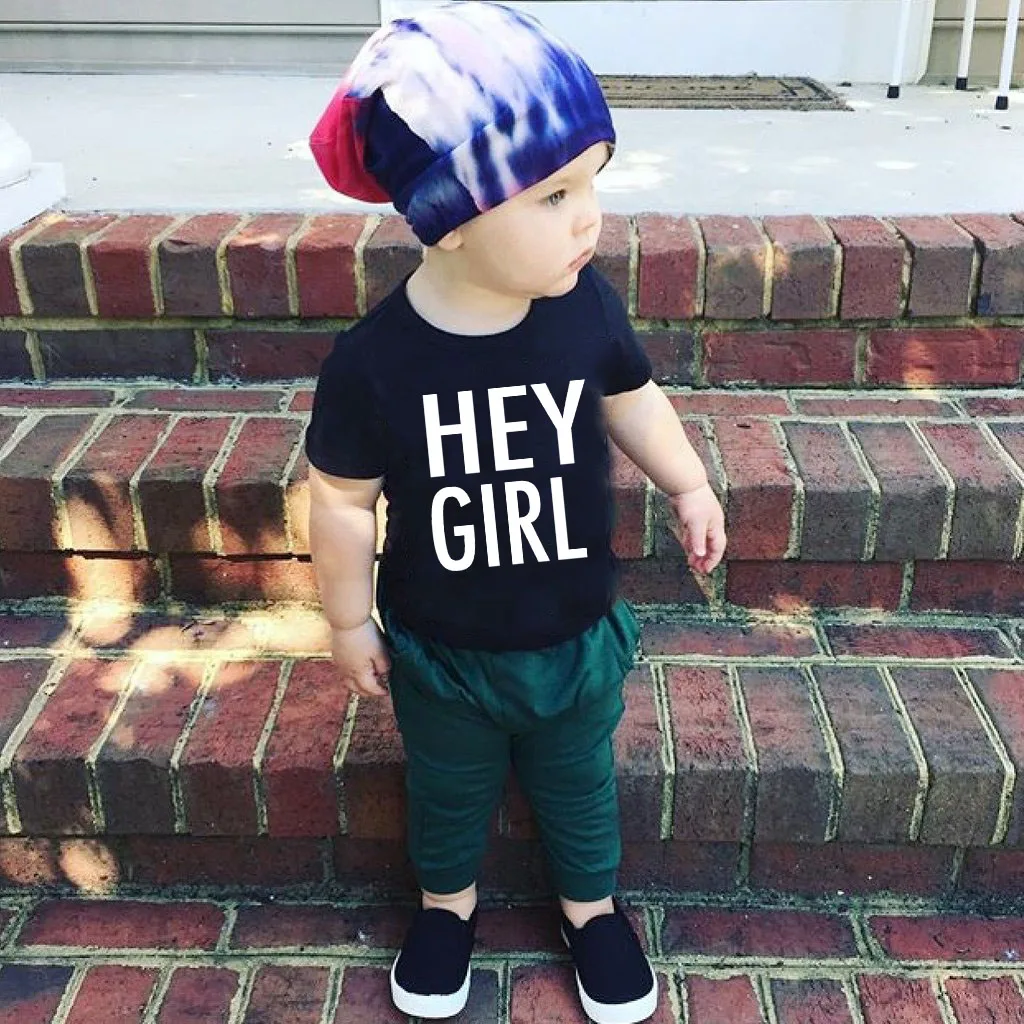 Черная футболка с короткими рукавами и надписью «HEY GIRL» для маленьких мальчиков детские топы с буквенным принтом для малышей, блуза, футболка, комплект повседневная спортивная рубашка для мальчиков, одежда