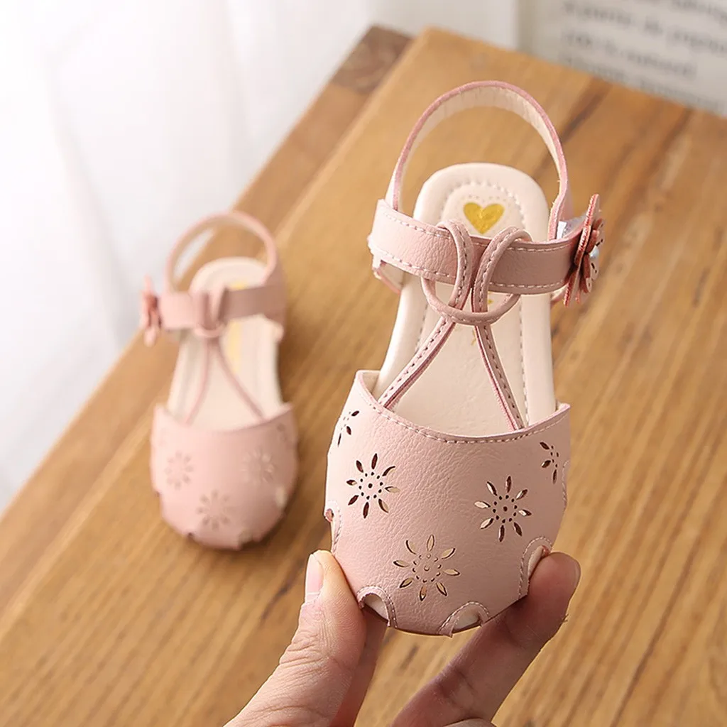 Летние детские сандалии; кожаные сандалии для маленьких девочек с милым жемчугом; сандалии принцессы с цветочным узором; Sandalias# T1