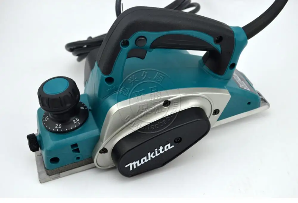 Купить Makita KP0800X 620 Вт Рабочая ширина: 82 мм (3-1/4 ") глубина: 2.5 мм (3/32") 17000 об./мин. Ручной электрический рубанок онлайн Купить Makita KP0800X 620 Вт Рабочая ширина: 82 мм (3-1/4 ") глубина: 2.5 мм (3/32") 17000 об./мин. Ручной электрический рубанок дешево