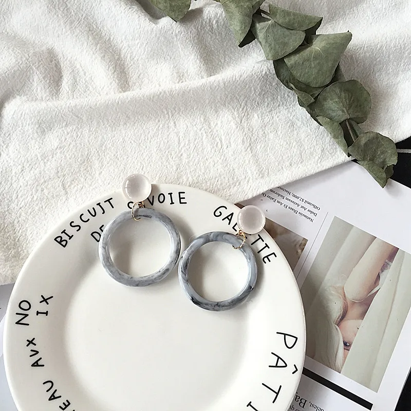 

Free Shipping Gray Resin Round Sweet Earring