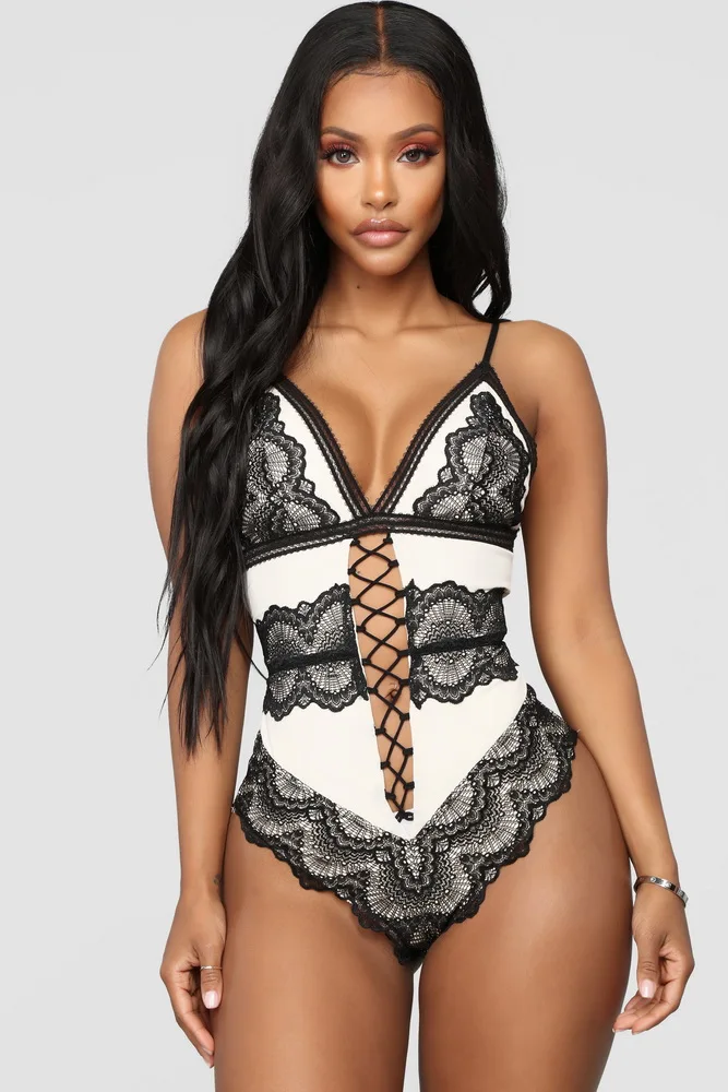 Wendywu Sexy Women Spaghetti Strap Patchwork Lace Bodycon Casual Bodysuit Elegant Club Rompers Overalls