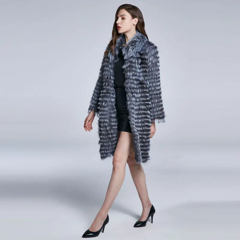 Рисунок 2 - Женское зимнее теплое пальто в полоску