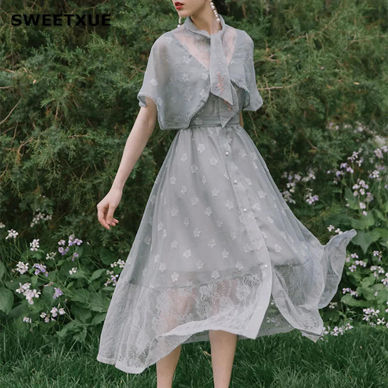 

SWEETXUE Summer Retro Elegant Girl Dress With Neckline Embroidery Ribbons Pearl Buckle Opening Star Print Lace Stitching Dress