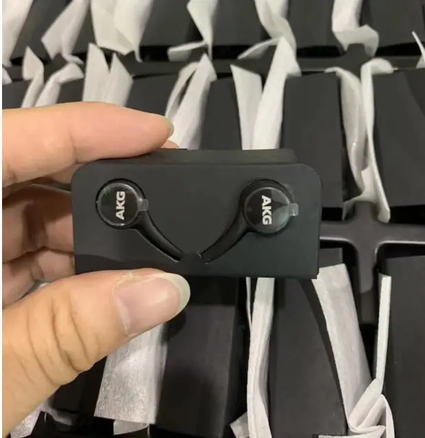 

200pcs/lot S10 Wired earphones Earbuds Headset With Mic For Samsung S10 Plus S10e smart phone White Black earphone DHL Free