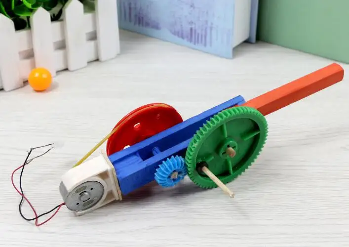 

Hand Cranked Generator Technical Model Accessories DIY Kit Children Training Materials Motor Handmade Toy Science Learning Tool