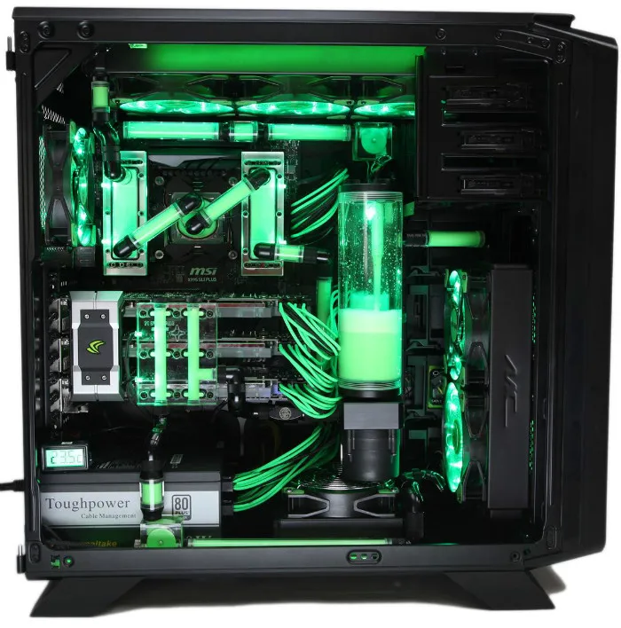охлаждение для игрового пк. кастомная система жидкостного охлаждения. комп с водяным охлаждением. Phanteks сво. мощный игровой компьютер.