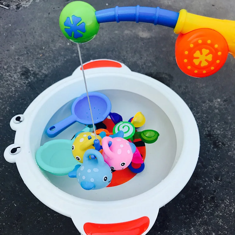 

Four Pieces Of Children's Plastic Water-Splashing Fishing Toys With Water-Spraying Belt And Hook Play Fishing Games Bath Toy