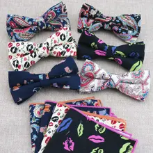 1 компл./лот) Мода Досуг Новое разнообразие холст галстук-бабочка губы щенок кешью галстук с растительным орнаментом соответствующие с квадратным карманом полотенце