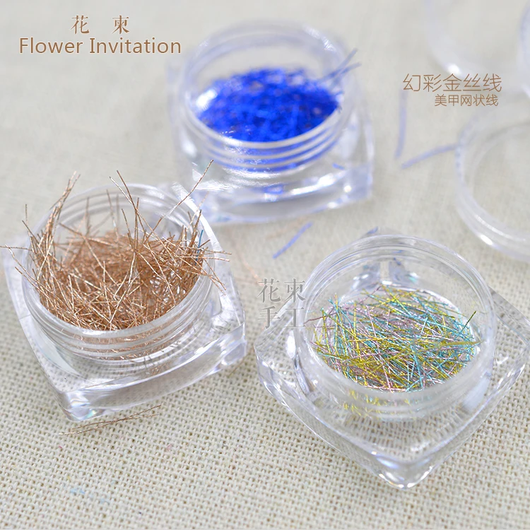 

Flower Invitation Reticular Golden Wire