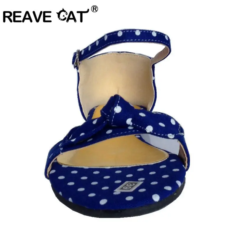 Женские босоножки на плоской подошве REAVE CAT милые больших размеров 34 43 летние