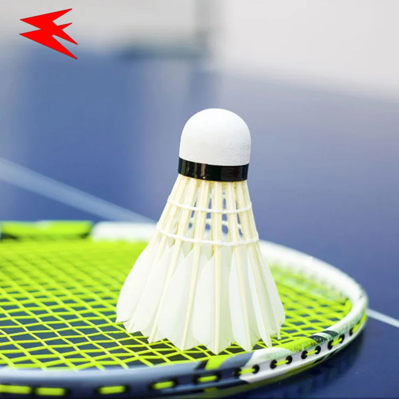 12 piezas Badminton Shuttlecock buena vuelo durabilidad pato plumas volantes Badminton 12 piezas Badminton Shuttlecock buena vuelo durabilidad pato plumas volantes Badminton
