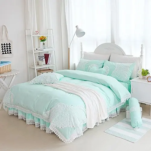 Кровать барроу н мятный. Кровать мятного цвета в интерьере. Мятный цвет в интерьере спальни. Спальня в цвете тиффани. Мятный цвет в интерьере спальни.