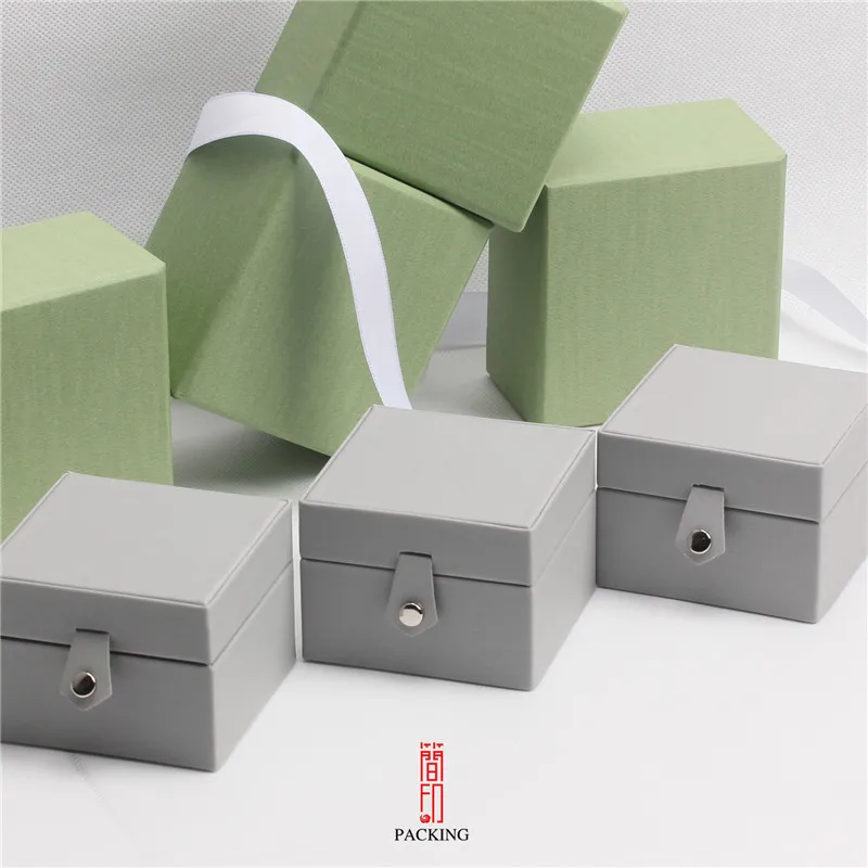 

luxury Gray leather Ring Box With Green out packing and Ribbon International Brand jewelry Case style Unique Style gift Boxes
