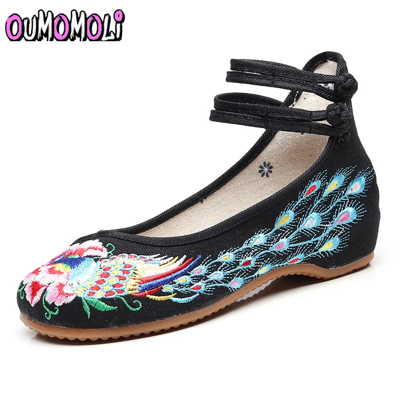 

Big Size 34-41 Chinese Style Peacock Embroidery Women's Flats Old Peking Soft Sole Casual Breathable Cloth Shoes Woman T321
