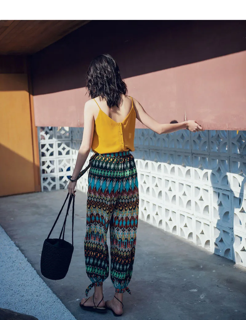 2019 Spring and summer new style Bohemian beach holiday trousers Harem pants Women Loose trousers 2019 Spring and summer new style Bohemian beach holiday trousers Harem pants Women Loose trousers