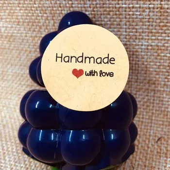 

200pcs 2018New DIY HandMade With Red Heart Kraft gift Sealing Labels White /Kraft Thank You Labels New Design Cute Labels