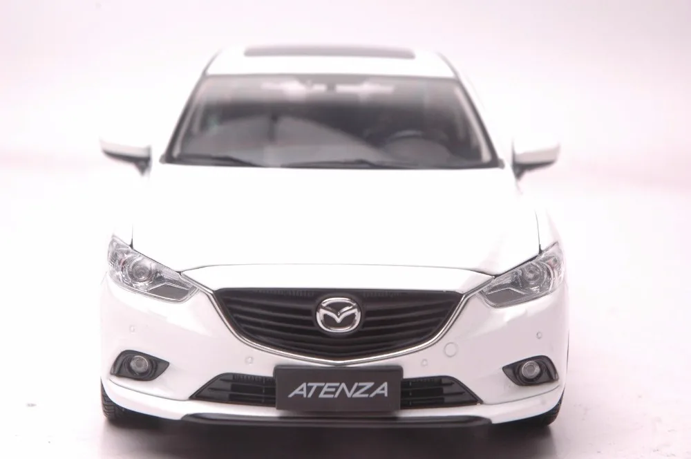 1:18 литья под давлением модель для Mazda 6 Atenza белый Седан сплав игрушечный автомобиль миниатюрная коллекция подарок MX5 MX