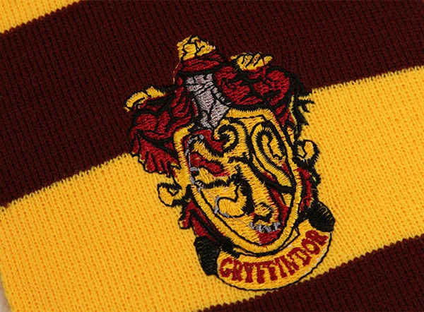 Почему гриффиндор. Gryffindor обои. Эмблема гриффиндора. Почему гриффиндор. Почему гриффиндор.