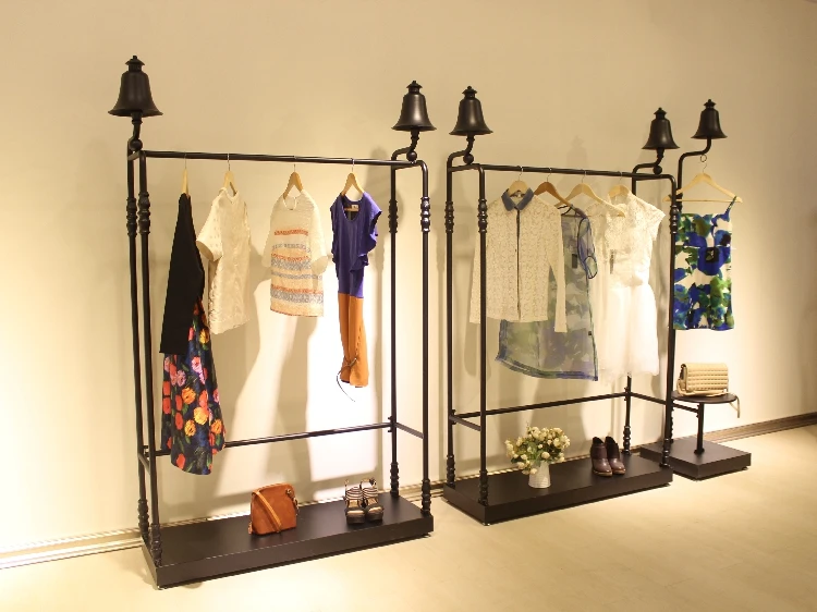 The clothes rack of the fine iron art clothing rack is displayed by the display shelf of the display cabinet1123