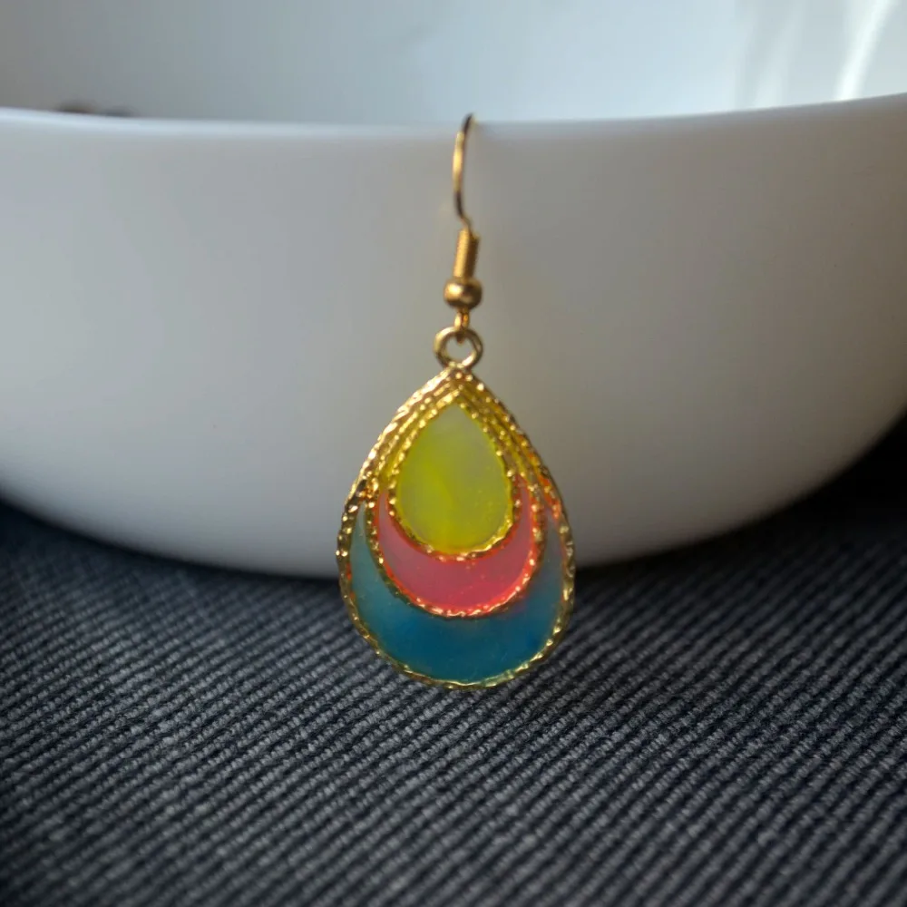 

a Pair Rainbow Water Droplets Red Yellow Blue Glow In The Dark Gold Color Drop Earrings For Women Boho Fashion Jewelry Bohemian