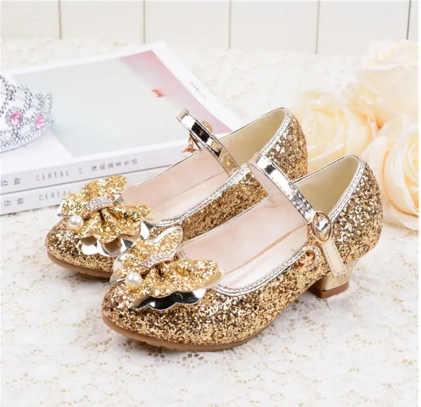 Детская кожаная обувь принцессы для девочек; Повседневная блестящая детская обувь на высоком каблуке с бантом-бабочкой; цвет розовый