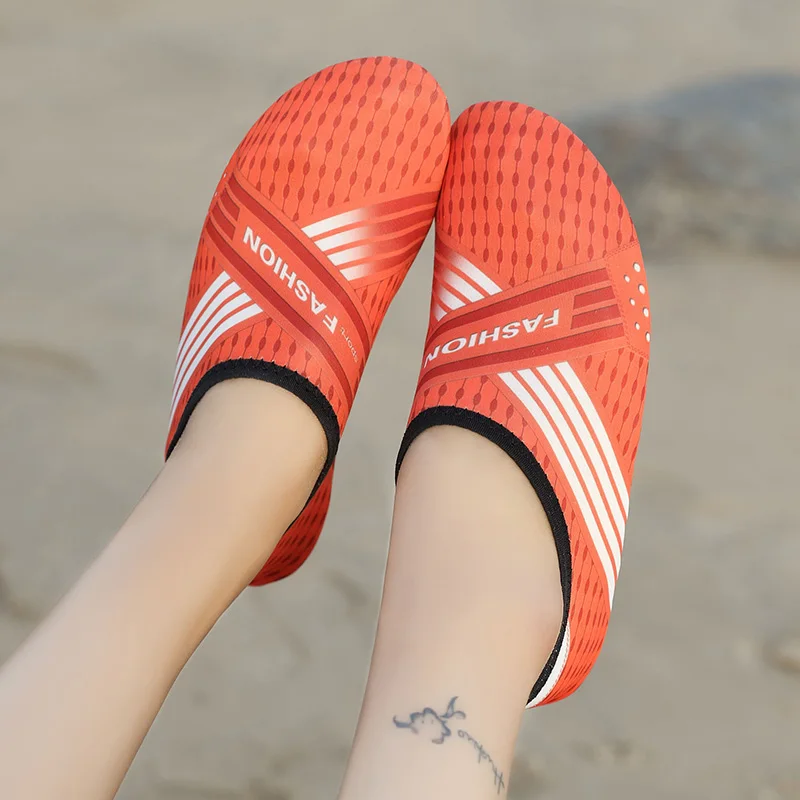 عاشق الشاطئ أحذية ماء الرجال في الهواء الطلق المنبع سباحة أكوا أحذية النساء خفيفة الوزن مخطط أحذية مقاومة للانزلاق Zapatos دي أغوا موهير