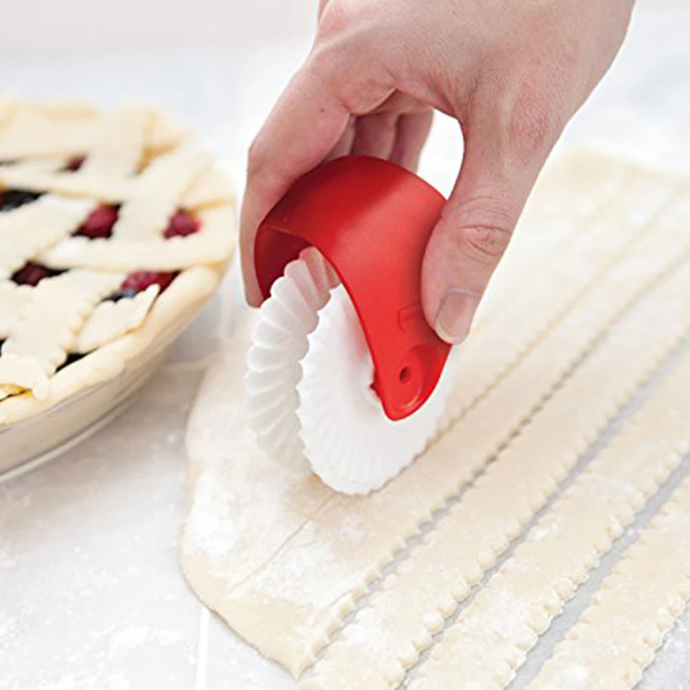 

Kitchen Cooking Plastic Docker Spaghetti Maker Practical DIY Lattice Bakeware Durable Dough Cutter Roller Noodle Cutting