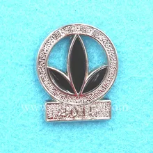 Высечка черная эмаль пескоструйная рекламный логотип нагрудные булавки на заказ